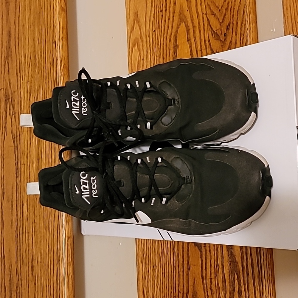 Nike Airmax 270 React - Picture 2 of 11